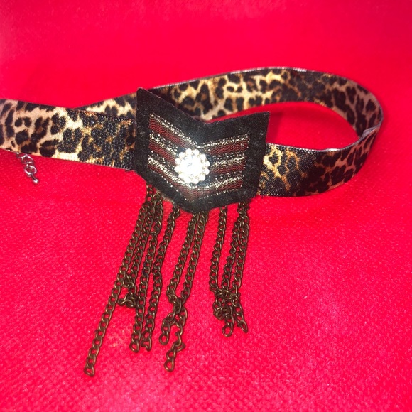 The “Commander” Cheetah Print & Dangling Chain Choker - Picture 2 of 6